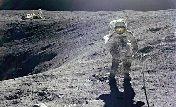 Alan Shepard golfiing on the moon, 1971